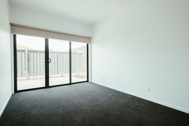 6 Robshaw Street, - Photo 1