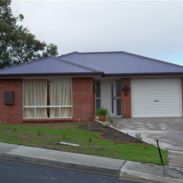 33 Kingfisher Street Kingston TAS 7050 Australia - Photo 1