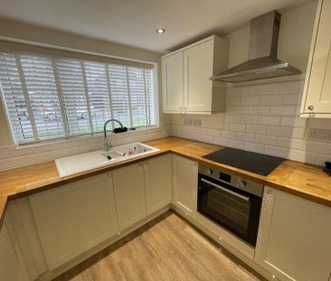 3 bedroom detached bungalow to rent - Photo 3