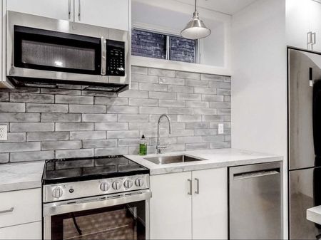 For Lease - 10 Duggan Avenue Unit# Lower, Toronto, Ontario - Photo 5
