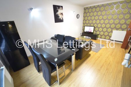 3 Bedroom Ground Floor Flat for rent in The Poplars - Photo 3