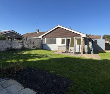 3 bedroom semi-detached bungalow to rent - Photo 4