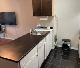 1330 Burrard Street Anchor Point $2195.00 - Photo 3