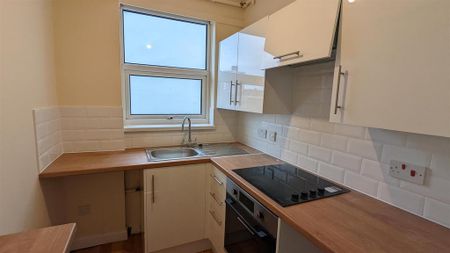 1 bedroom flat to rent - Photo 2