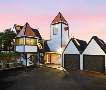 Four Bedrooms, Panoramic Views and Unforgettable Design - Photo 3