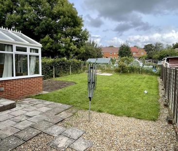4 bedroom semi-detached house to rent - Photo 3