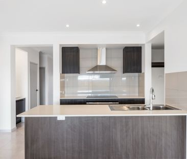 BRAND NEW FAMILY HOME IN PRIME LOCATION! - Photo 6