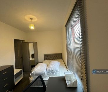 3 bedroom flat to rent - Photo 4