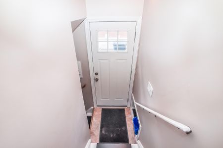 For Lease - 92 Fortrose Crescent, Toronto, Ontario - Photo 3