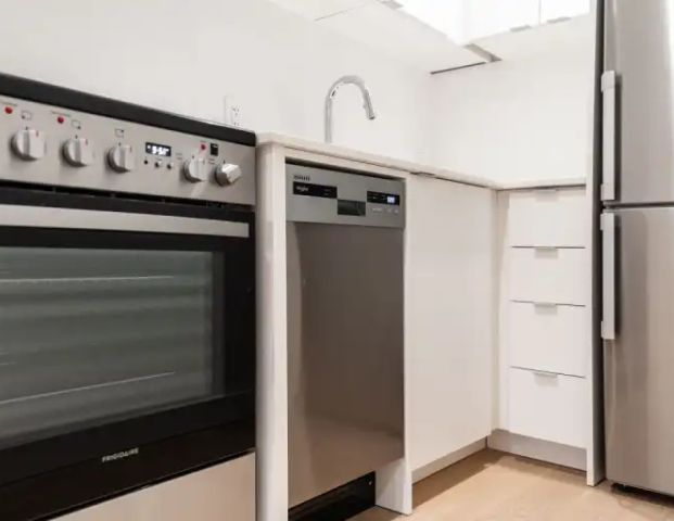 160 Huron Street | 160 Huron Street, Toronto - Photo 1
