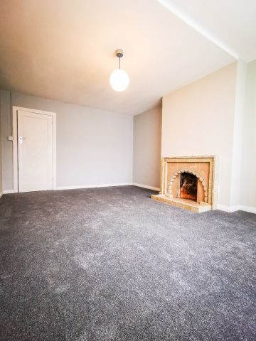 2 Bed Flat, Bath Road, RG1 - Photo 2