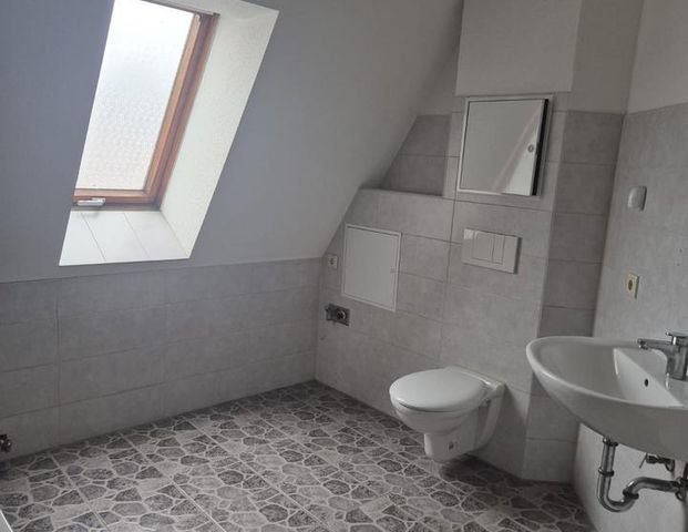 Große 4-Zimmer-Wohnung in Perleberg, Einbauküche, Dachgeschoss - Photo 1