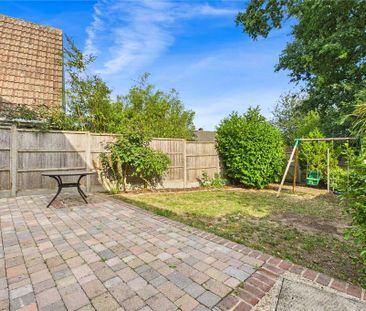 3 bedroom end of terrace house to rent - Photo 4