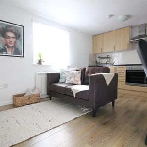 Conway Road, Whitton, Hounslow - Photo 2