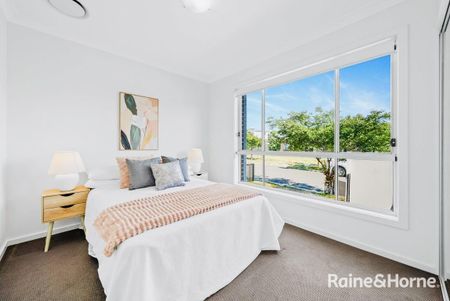 Contemporary Four-Bedroom Home Close to Transport & Shops - Photo 5