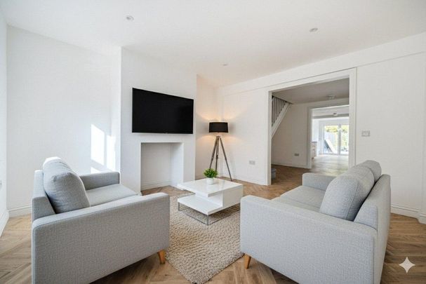 4 bedroom semi-detached house to rent - Photo 1