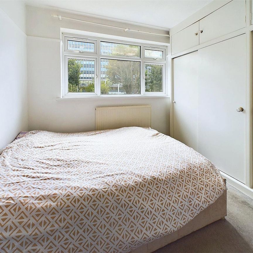 Cheltenham Avenue, Twickenham, Middlesex, TW1 - Photo 1