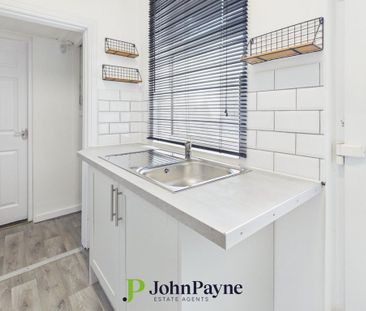 2 bedroom end of terrace house to rent - Photo 5