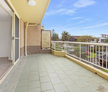 Seaside Manor - just a stones throw to Surf Beach! - Photo 2