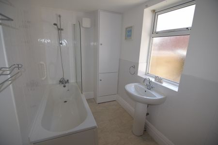 To Let 1 Bed Apartment - Photo 4