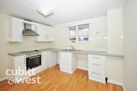 2 bedroom flat to rent - Photo 2