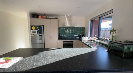 Beautiful Family Home in West Faringdon - Photo 5