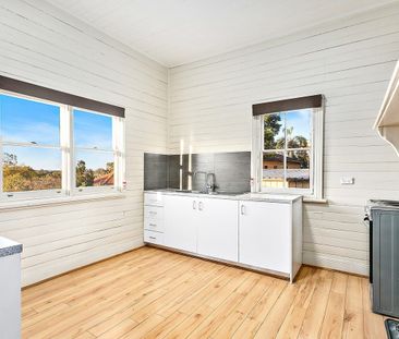 Older style neat and tidy three bedroom home - Photo 1