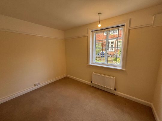 Ground floor 2 bedroom flat with parking situated close to the Cathedral, shops and Norwich Railway Station - Photo 1