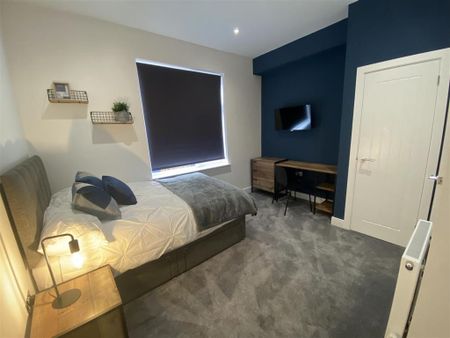 1 bedroom in a house share to rent - Photo 3