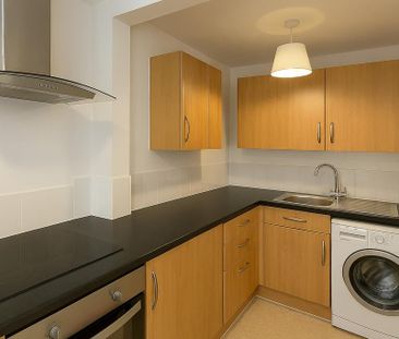 3 bedroom flat to rent - Photo 3