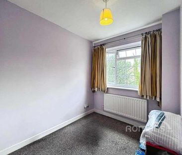 Woburn Avenue, Farnborough, GU14 - Photo 3