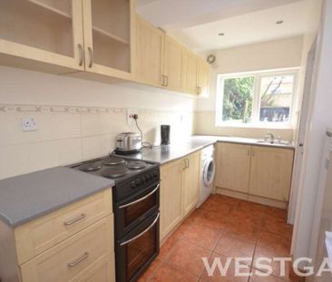 4 Bed - Pitcroft Avenue, Reading - Photo 3