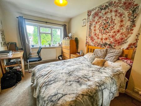 4 bedroom House To Let - Photo 4