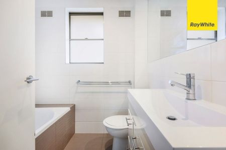 Modern&comma; Refurbished&comma; Split Level Townhouse - Photo 4