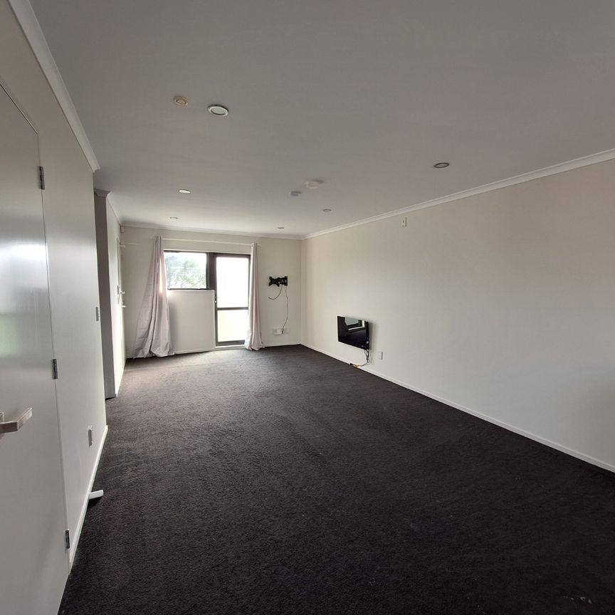 Spacious 2 bedroom Apartment - Photo 1