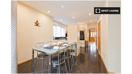 4-Bedroom Apartment for rent in Clonsilla, Dublin - Photo 4