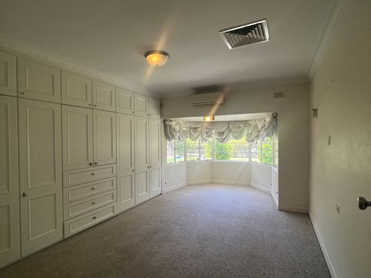 Spacious Three Bedroom Family Home - Photo 1