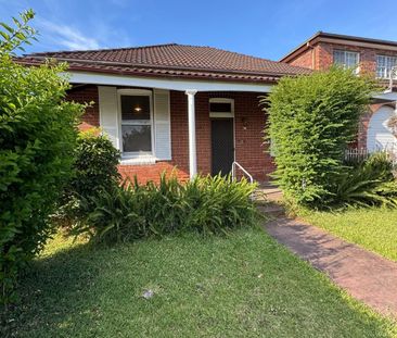 Premium Rental Opportunity - 4 Bedrooms | 1 Bathroom | Oversized Ki... - Photo 4