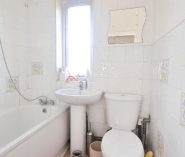 3 bedroom House To Let - Photo 5