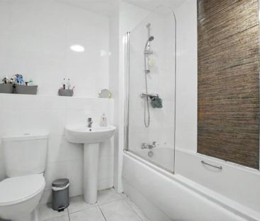 2 Bedroom Flat / Apartment to let - Photo 6