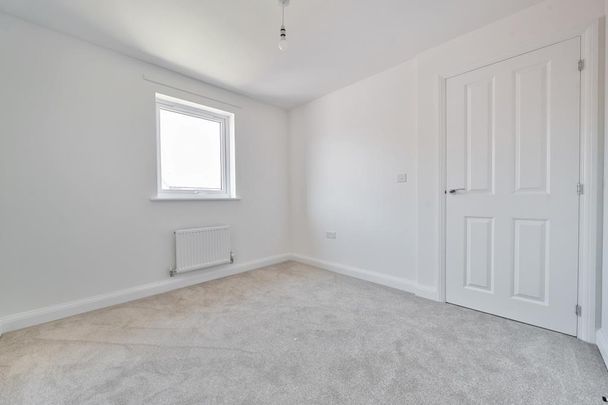 4 bedroom detached house to rent - Photo 1