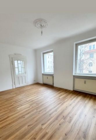 Charmante Altbauwohnung in toller Lage mit Balkon - Foto 3