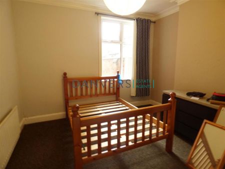 4 bedroom end of terrace house to rent - Photo 3