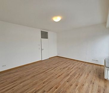 Top-Renovierte 4-Zi.-Wohnung mit Dachterrasse, Balkon und sep. Küche - Foto 3