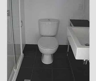 Two Bedroom Spacious Apartment - Photo 3