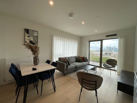 2 Bed Flat, Royal Crest Avenue, E16 - Photo 4