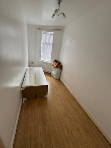3 bedroom flat to rent - Photo 3