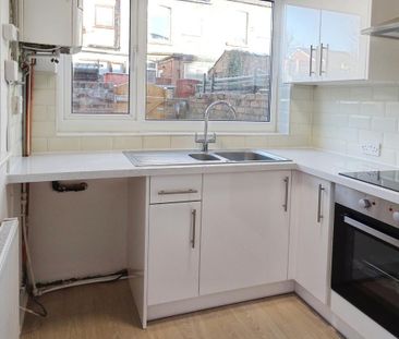 2 bedroom terraced house to rent - Photo 3