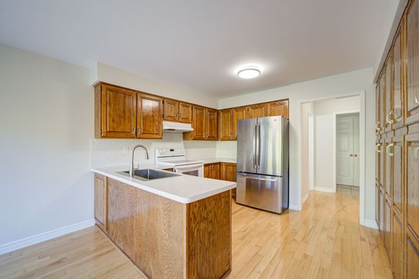 For Lease - 1246 Heathfield Crescent, Oakville, Ontario - Photo 1