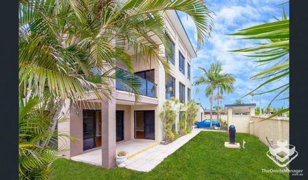 Luxury 3 storey House in central Surfers Paradise - Photo 4